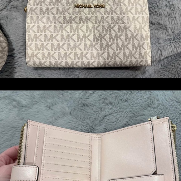 Michael Kors Beige Monogram Wallet - Picture 1 of 1